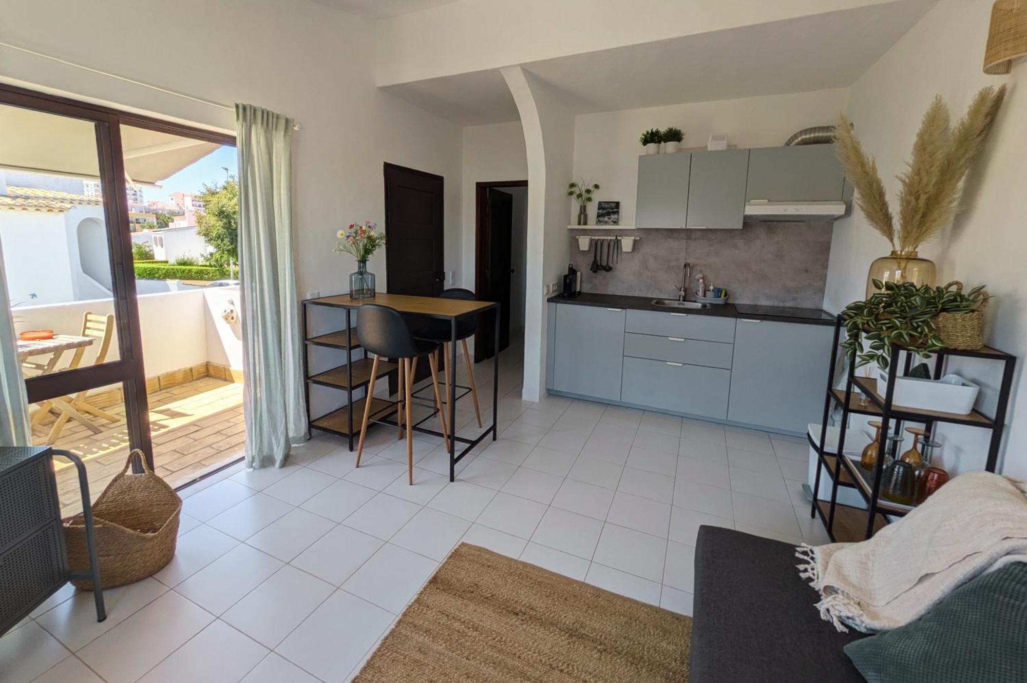Vivenda Josil T1 With Private Pool Lagos