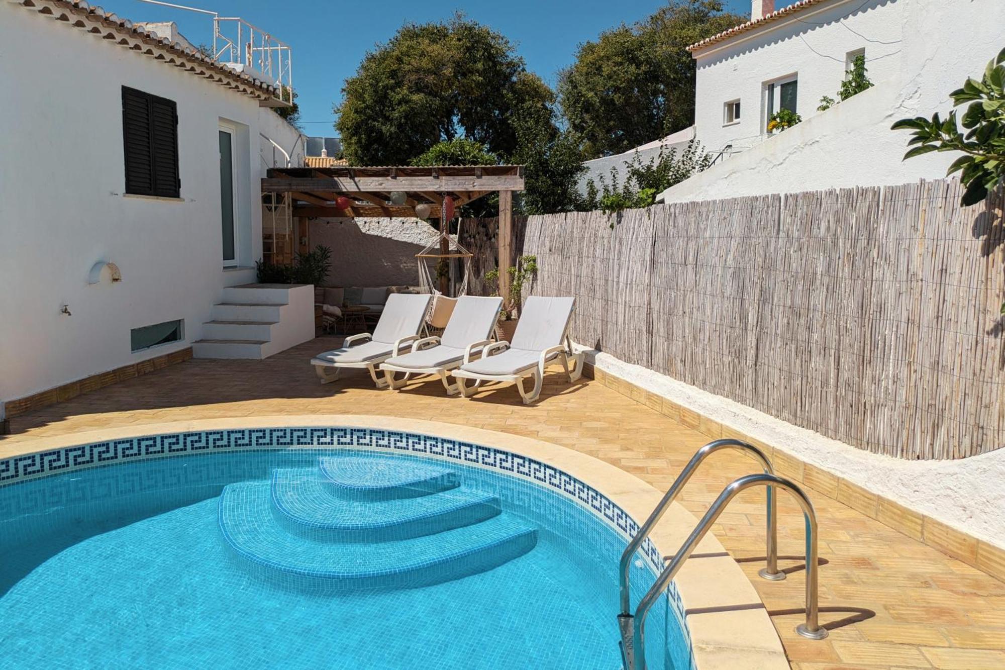 Vivenda Josil T1 With Private Pool * Lagos